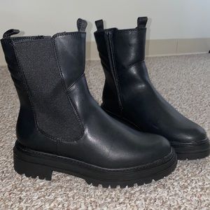 Selling mid Chelsea boots